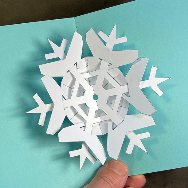 Try your hand at this delicate #snowflake #popupcard by master #paperengineer #shawnsheehy
Cutting this #printable #template will take some time and care, but assembly is a snap! So get your #download now  and go #makepopupcards
